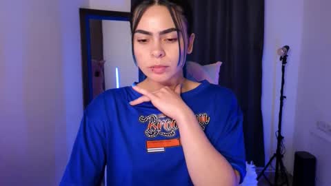 Snapshot of sexxylady__ chatting on October 13, 11:18 pm Angie online show from October 13, 11:18 pm
