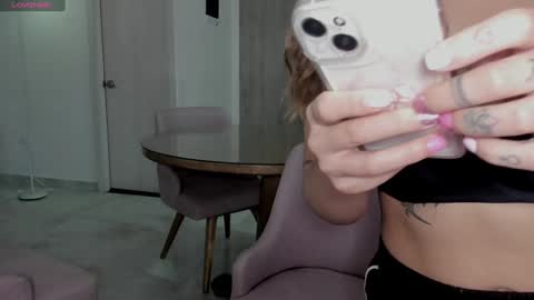 Snapshot of sexy_and_naughty_girl chatting on September 19, 10:53 pm Lucy Annyy online show from September 19, 10:53 pm