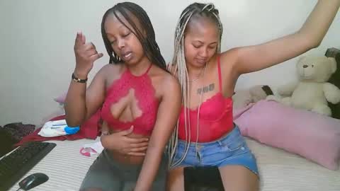 sexy_bluegirl online show from April 25, 2:03 pm