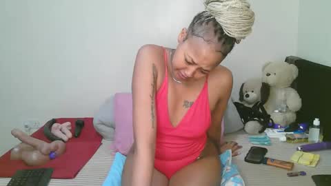 sexy_bluegirl online show from April 27, 2:58 pm