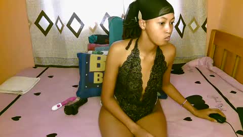 sexy_bluegirl online show from March 11, 7:35 am