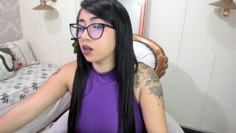Snapshot of sexy_cristall chatting on December 19, 3:07 am C R I S T A L online show from December 19, 3:07 am