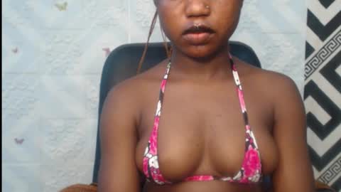 Snapshot of sexy_floral chatting on October 4, 9:52 pm Angela online show from October 4, 9:52 pm