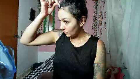 Snapshot of sexy_lolas chatting on September 21, 12:20 am sexy lolas online show from September 21, 12:20 am
