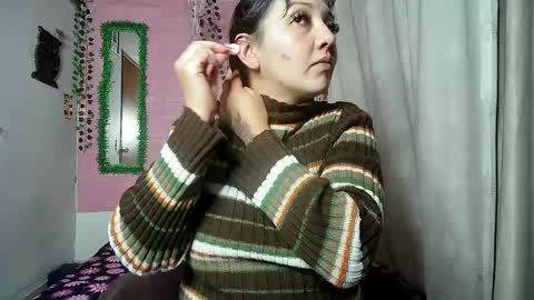 sexy lolas online show from April 22, 6:10 am