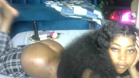 sexy pigeon online show from April 23, 9:50 pm