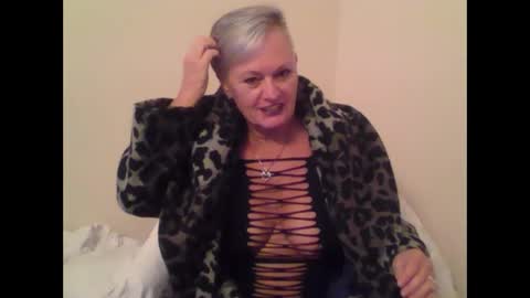 Sexy GILF Allie Kay online show from December 31, 11:28 pm