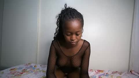 sexyasspetitte_ online show from January 3, 9:05 pm