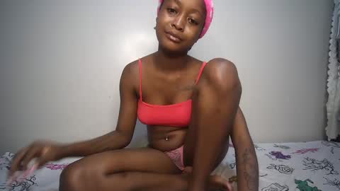 sexyasspetitte_ online show from February 6, 12:54 am