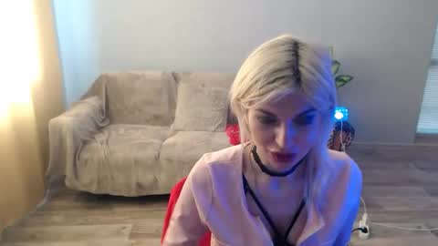 sexybeatriice online show from April 5, 6:45 am