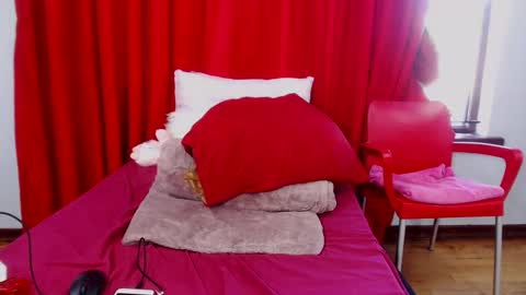 sexybustyboobs online show from April 25, 2:03 pm