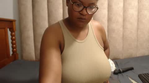 sexybustyxx online show from April 23, 12:29 pm