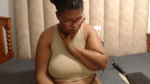 sexybustyxx online show from April 24, 12:30 pm