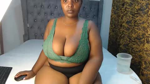 Snapshot of sexychocco_ chatting on January 18, 7:37 pm sexychocco online show from January 18, 7:37 pm
