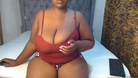 Snapshot of sexychocco_ chatting on January 16, 3:45 am sexychocco online show from January 16, 3:45 am