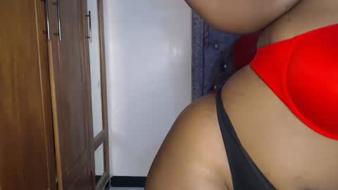 Snapshot of sexychocco_ chatting on February 18, 10:03 pm sexychocco online show from February 18, 10:03 pm