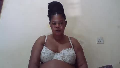 Snapshot of sexydove2 chatting on February 10, 5:19 pm EMILY online show from February 10, 5:19 pm