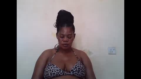 Snapshot of sexydove2 chatting on February 8, 7:15 am EMILY online show from February 8, 7:15 am