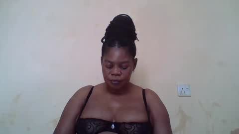 Snapshot of sexydove2 chatting on February 14, 7:28 am EMILY online show from February 14, 7:28 am