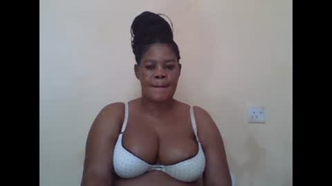 Snapshot of sexydove2 chatting on February 26, 7:23 am EMILY online show from February 26, 7:23 am