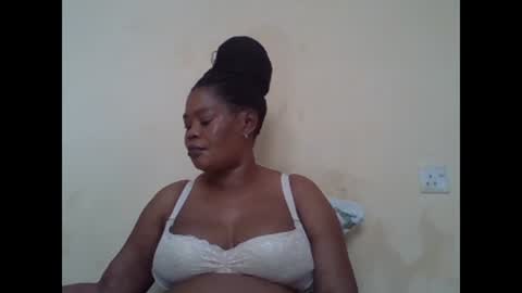 Snapshot of sexydove2 chatting on February 25, 7:20 am EMILY online show from February 25, 7:20 am