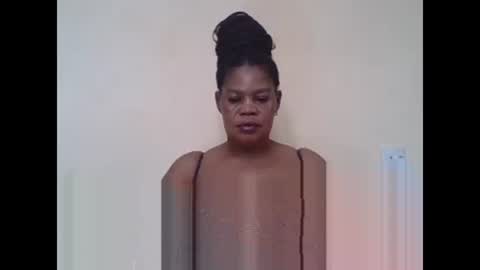 Snapshot of sexydove2 chatting on February 21, 7:33 am EMILY online show from February 21, 7:33 am