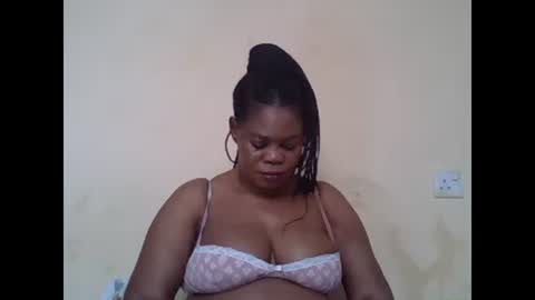 Snapshot of sexydove2 chatting on February 18, 7:43 am EMILY online show from February 18, 7:43 am