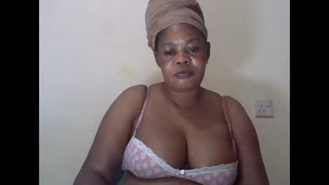 Snapshot of sexydove2 chatting on February 7, 2:08 am EMILY online show from February 7, 2:08 am
