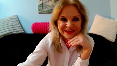 Snapshot of sexyjennyeu chatting on October 12, 8:22 pm Jenny online show from October 12, 8:22 pm