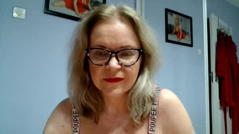 Snapshot of sexyjennyeu chatting on March 4, 8:27 pm Jenny online show from March 4, 8:27 pm