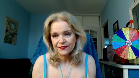 Snapshot of sexyjennyeu chatting on December 4, 11:41 am Jenny online show from December 4, 11:41 am