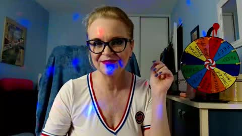 Snapshot of sexyjennyeu chatting on September 10, 8:09 pm Jenny online show from September 10, 8:09 pm