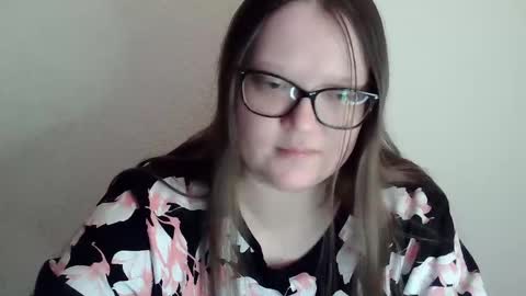 Snapshot of sexykitty_2 chatting on December 11, 1:05 am Kate online show from December 11, 1:05 am