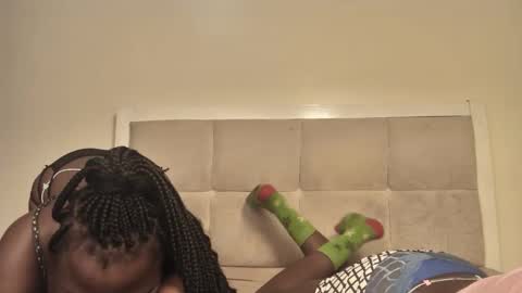 Snapshot of sexylily25 chatting on October 12, 9:28 pm lily online show from October 12, 9:28 pm