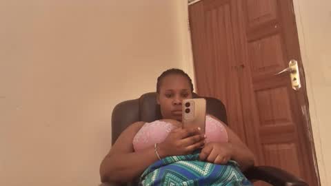 Snapshot of sexylily25 chatting on October 15, 1:52 am lily online show from October 15, 1:52 am