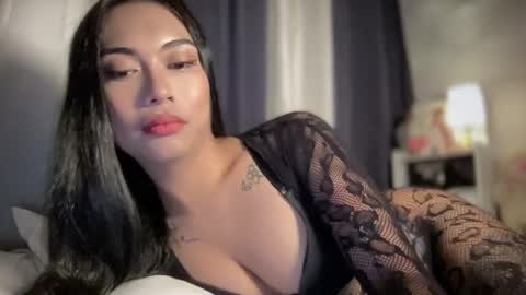 maxine online show from March 15, 6:32 pm