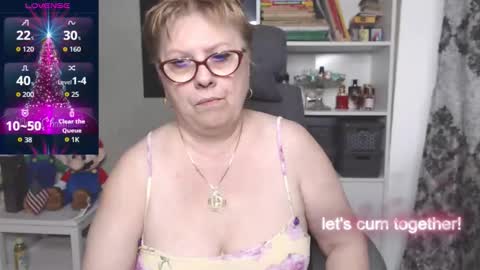 sexylynette4u online show from December 15, 9:47 am