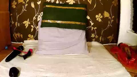Snapshot of sexymayagold chatting on October 10, 4:12 pm Squirty Maya Gold online show from October 10, 4:12 pm