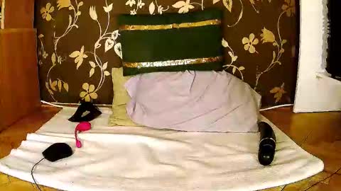 Snapshot of sexymayagold chatting on September 20, 6:06 pm Squirty Maya Gold online show from September 20, 6:06 pm