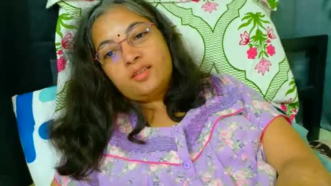 Snapshot of sexyniharika chatting on October 3, 6:18 am Niharika online show from October 3, 6:18 am