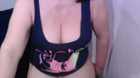 Snapshot of sexyoldwet chatting on October 14, 11:18 pm AnneSofia online show from October 14, 11:18 pm