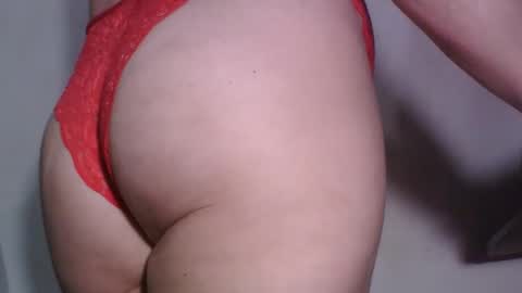 Snapshot of sexyoldwet chatting on February 9, 3:53 am AnneSofia online show from February 9, 3:53 am