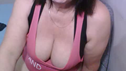 Snapshot of sexyoldwet chatting on October 8, 10:14 pm AnneSofia online show from October 8, 10:14 pm