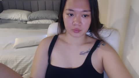Snapshot of sexypenguin13 chatting on December 12, 8:14 am sexypenguin13 online show from December 12, 8:14 am