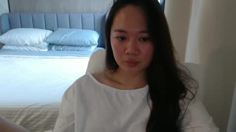Snapshot of sexypenguin13 chatting on December 4, 9:40 am sexypenguin13 online show from December 4, 9:40 am