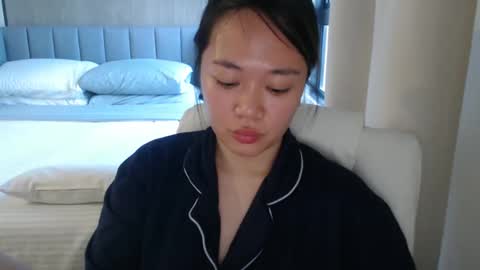 Snapshot of sexypenguin13 chatting on December 6, 10:05 am sexypenguin13 online show from December 6, 10:05 am