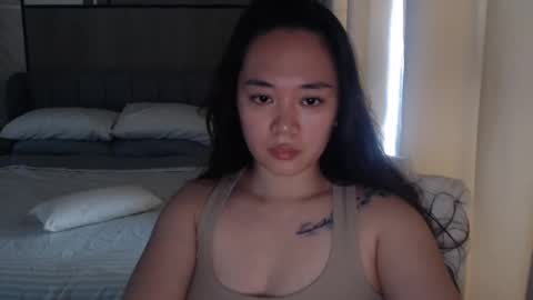 Snapshot of sexypenguin13 chatting on January 6, 7:20 am sexypenguin13 online show from January 6, 7:20 am