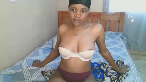 Snapshot of sexyrose3300 chatting on October 11, 7:02 am sexyrose online show from October 11, 7:02 am