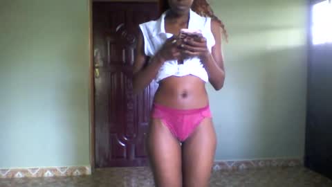 Snapshot of sexyy_tiny chatting on February 7, 8:01 am Mel online show from February 7, 8:01 am