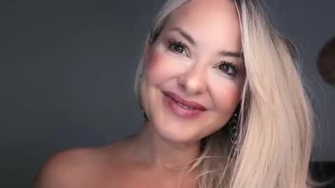 Snapshot of sexyyceline chatting on October 17, 5:05 pm sexyy celine online show from October 17, 5:05 pm